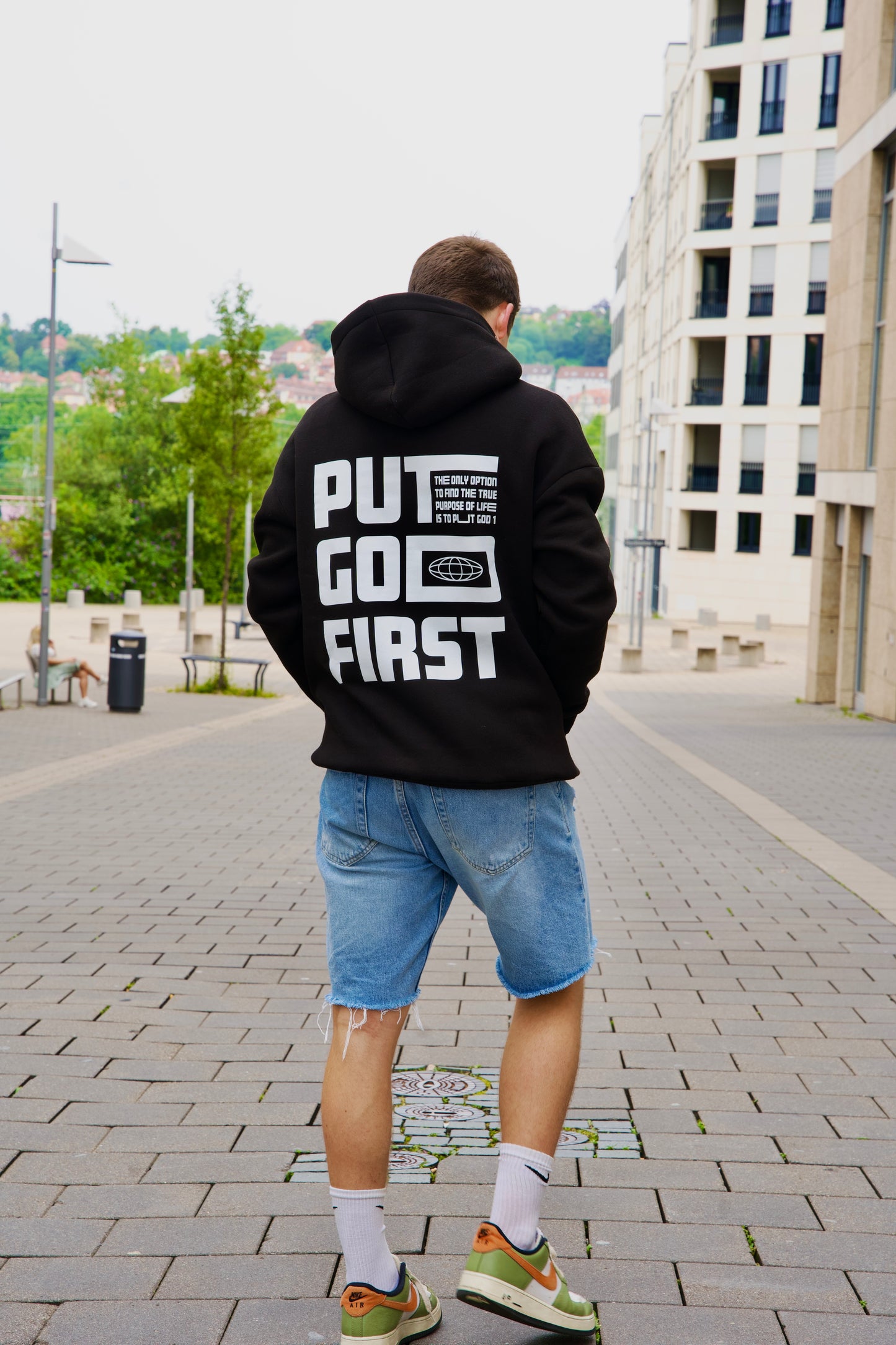 Put God First Zipper